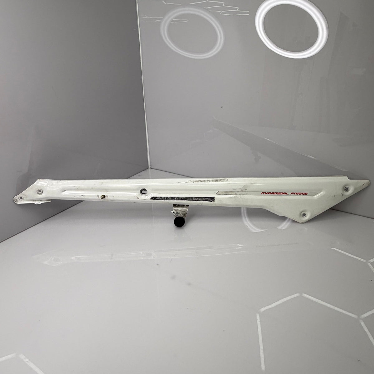Rear cross member vasen, Gen4 valkoinen - Northern Sledparts Oy