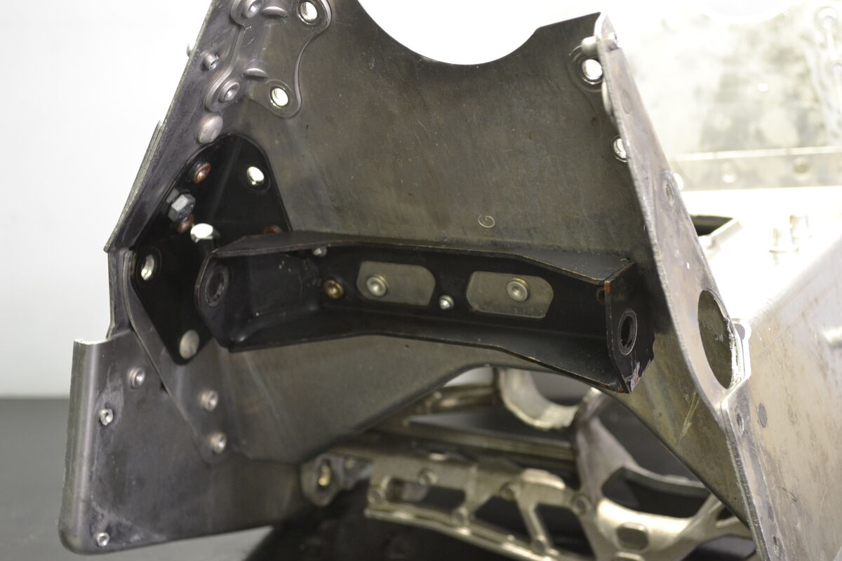 RS Cross member, S-moduuli 518327766 - Northern Sledparts Oy
