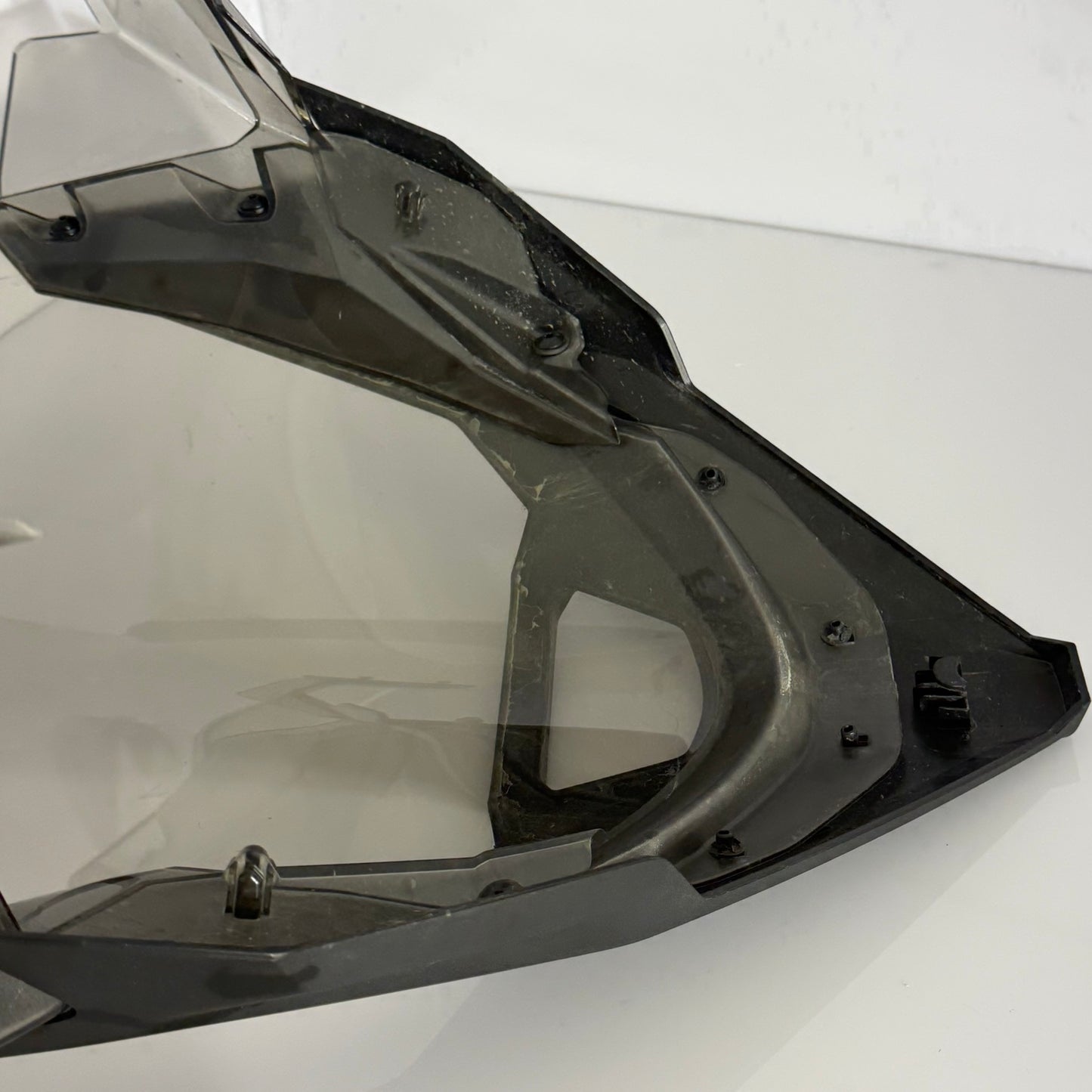 Ski-Doo Gen4 medium tuulilasisarja 860201258 alapuolen kiinnikkeet
