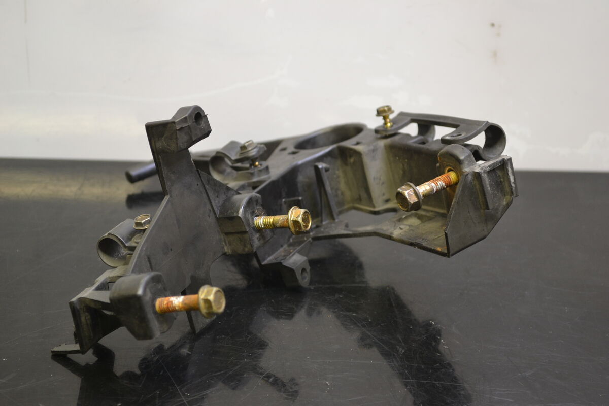 Sytytyspuolien pidike, 512060888 - Northern Sledparts Oy