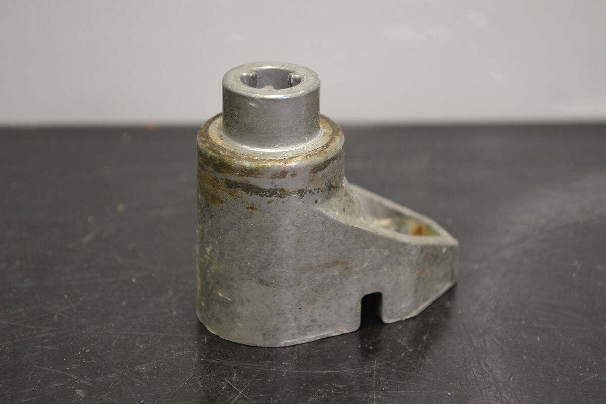 Telapyörän kiinnike, Polaris 5631446 - Northern Sledparts Oy