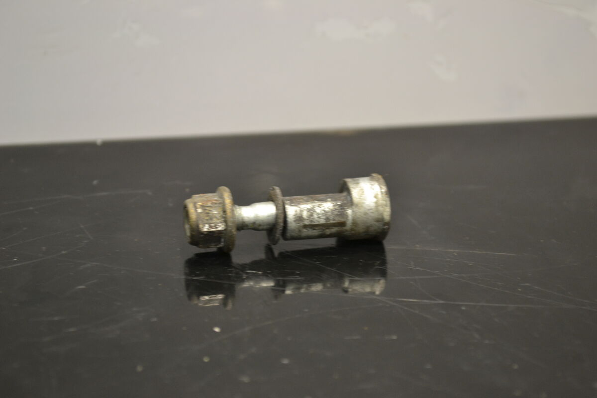 TRA Klikkerin pultti 417005500 - Northern Sledparts Oy