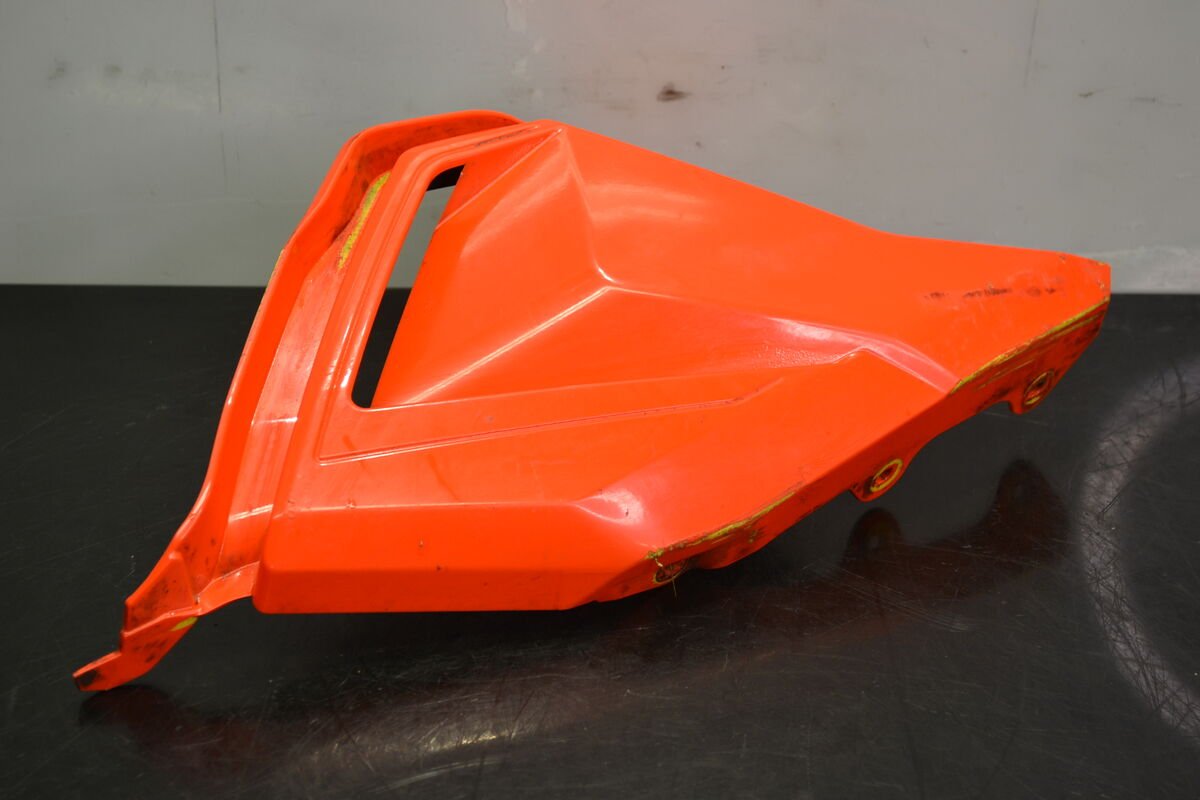 Vasen sivupaneeli, Punainen XRS, 502007399 - Northern Sledparts Oy