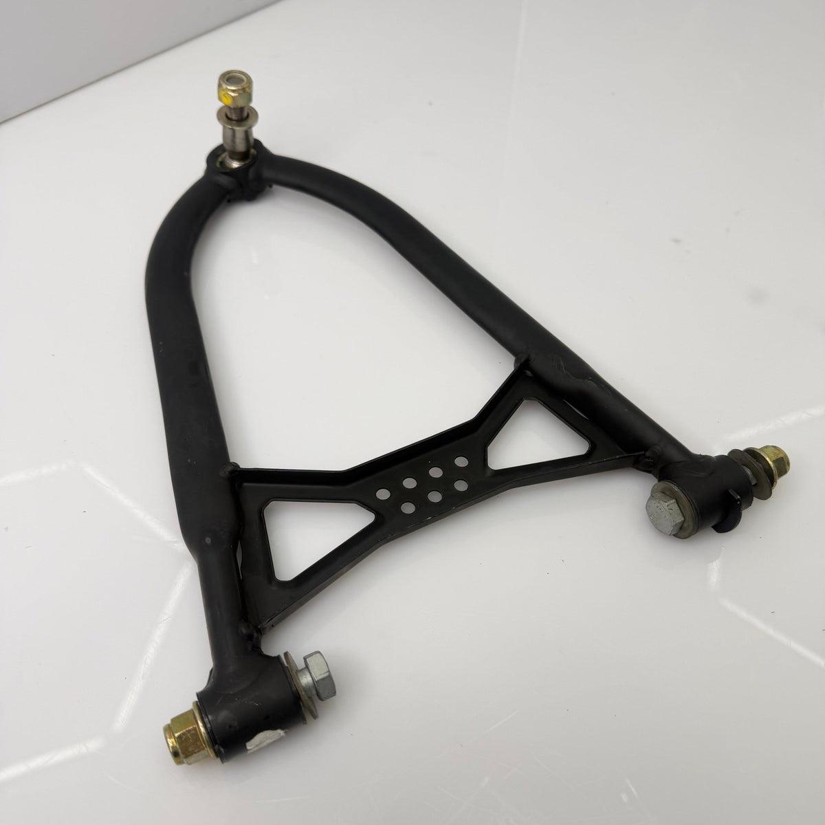 Vasen ylätukivarsi, musta Lynx Xtrim RE 800 ETEC 2016, OEM 505073588 - Northern Sledparts Oy